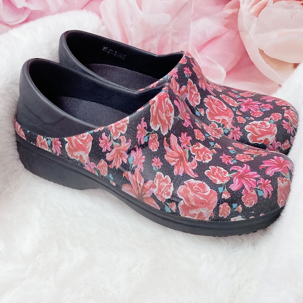 Nurse Crocs Floral Multi Pink/ Red Size 7